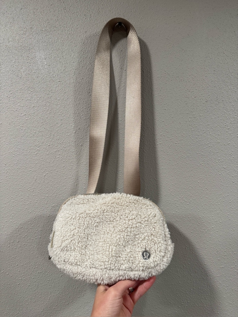 Lululemon Cream Sherpa Belt Bag with Beige Strap - Picture 2 of 4